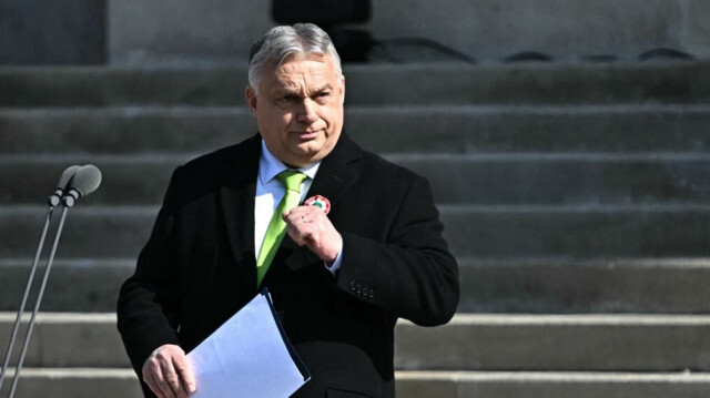 Le Premier ministre hongrois Viktor Orban attend de prononcer un discours le 15 mars 2024 devant le Musée national de Budapest, à l'occasion de la fête nationale. 