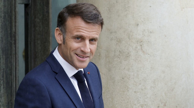 Le président français Emmanuel Macron réagit en attendant l'arrivée du président mauritanien avant une réunion au palais présidentiel de l'Élysée à Paris, le 29 mai 2024.