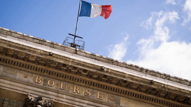 Dès l'ouverture de séance, l'indice vedette de la Bourse de Paris, le CAC 40 a décroché de 2,37%. Vers 12H15 (10H15 GMT), il s'inscrivait en baisse de 2,01%.
