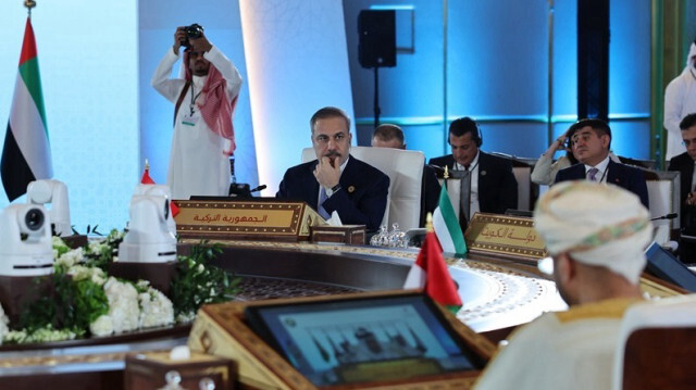 Le ministre turc des Affaires étrangères, Hakan Fidan (C), a participé à la "6ème réunion du dialogue stratégique de haut niveau entre les ministres des affaires étrangères de Türkiye et les pays membres du Conseil de coopération du Golfe (CCG) " à Doha au Qatar, le 09 juin 2024.