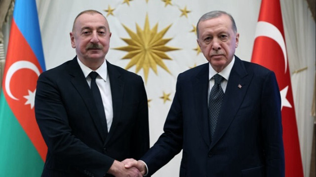 Le Président turc, Recep Tayyip Erdogan (D) et son homologue azerbaïdjanais, Ilham Aliyev (G) au complexe présidentiel d'Ankara en Türkiye, le 10 juin 2024.