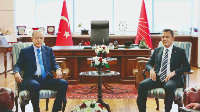 Cumhurbaşkanı Recep Tayyip Erdoğan, CHP Genel Başkanı Özgür Özel.