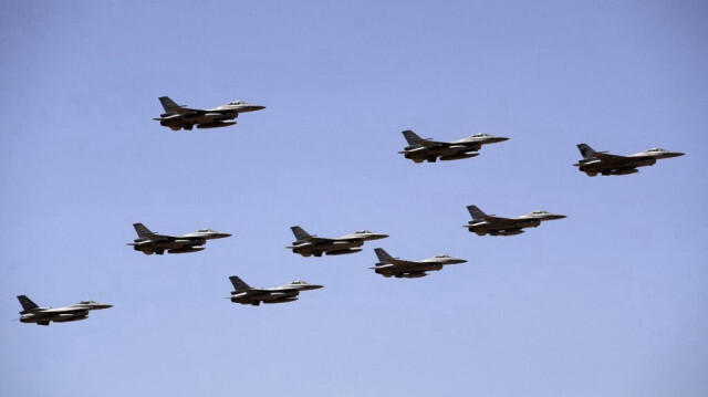 Un escadron d'avions F-16 fabriqués aux États-Unis, le 24 avril 2024.