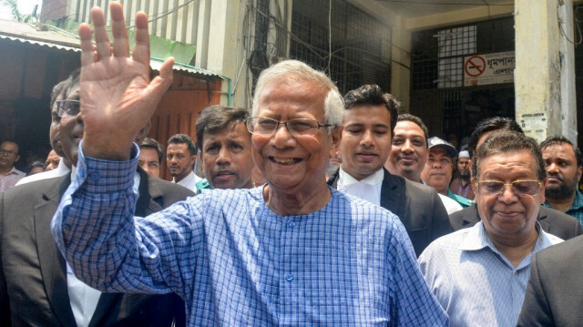 Le lauréat du prix Nobel du Bangladesh, Muhammad Yunus, s'adresse aux médias au tribunal spécial de Dhaka le 12 juin 2024.