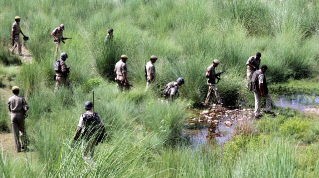 Le Cachemire est divisé entre l'Inde et le Pakistan depuis leur indépendance de la domination britannique en 1947, et les rivaux ont mené trois guerres pour le contrôle du territoire. 