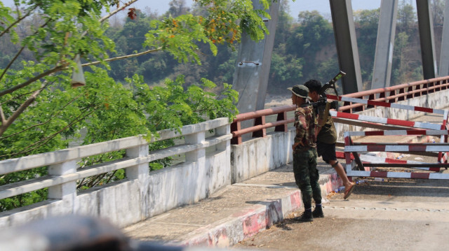 La junte birmane a demandé aux habitants d'une dizaine de villages "de partir pour des raisons de sécurité", a dit un habitant de Sittwe, citant également samedi comme date limite.