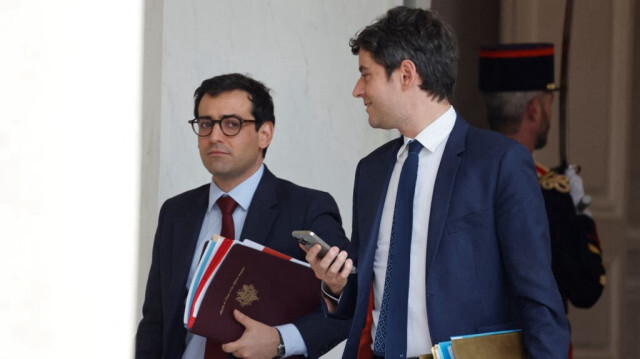 Le ministre français de l'Europe et des Affaires étrangères, Stéphane Séjourné et le Premier ministre de France, Gabriel Attal.