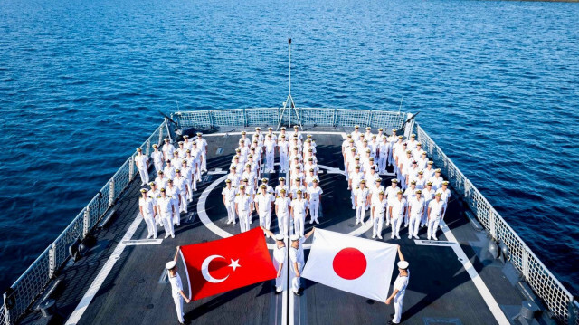 L'événement s'est déroulé sur le pont du TCG Kinaliada, quatrième navire des corvettes de classe Ada de lutte anti-sous-marine de la marine turque, amarré au terminal de croisière international de Tokyo au Japon.