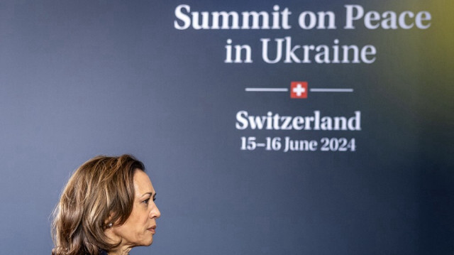 La vice-présidente américaine Kamala Harris arrive au luxueux complexe de Burgenstock pour le Sommet sur la paix en Ukraine, près de Lucerne, le 15 juin 2024.