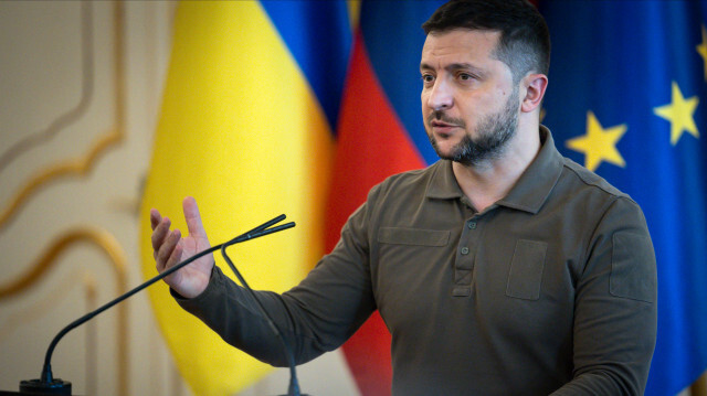 Le président ukrainien Volodymyr Zelensky donne une conférence de presse conjointe avec le président slovaque (absent de la photo) après des entretiens au palais présidentiel de Bratislava, en République slovaque, le 7 juillet 2023.