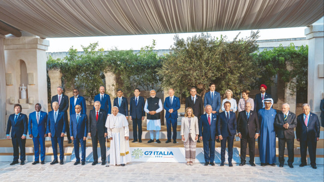 Cumhurbaşkanı Erdoğan, G7 Liderler Zirvesi'ndeki aile fotoğrafı çekimine katıldı.