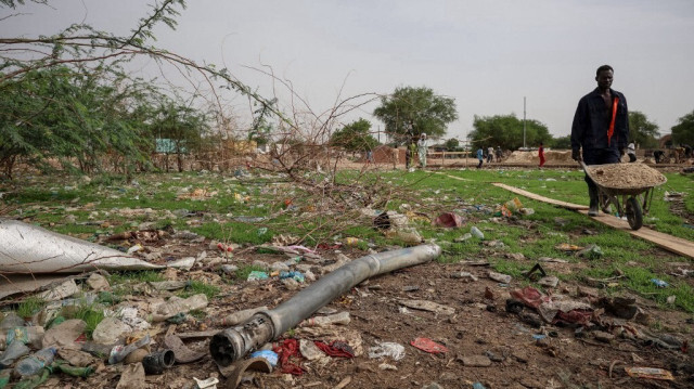 Débris après l'incendie dans un dépôt de munitions à N'Djamena, le 19 juin 2024. 