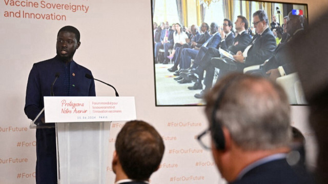 Le président sénégalais Bassirou Diomaye Faye prononce un discours lors du Forum mondial pour la souveraineté et l'innovation en matière de vaccins au ministère français des Affaires étrangères, au Quai d'Orsay, à Paris, le 20 juin 2024.