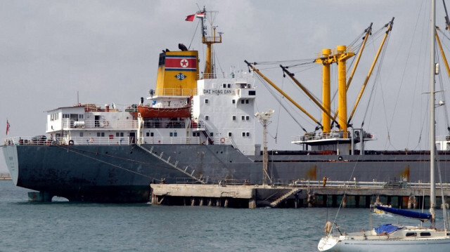 Un navire cargo de la Corée du Nord, accoste dans le port de la mer Rouge à Aden, dans le sud du Yémen.