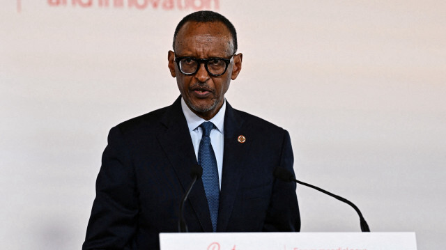 Le président du Rwanda, Paul Kagame, prononçant un discours lors du Forum mondial pour la souveraineté et l'innovation en matière de vaccins au ministère français des Affaires étrangères, au Quai d'Orsay, à Paris, le 20 juin 2024.