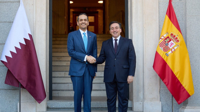 Le Premier ministre qatari et ministre des Affaires étrangères Cheikh Mohammed bin Abdulrahman et son homologue espagnol José Manuel Albares, le 21 juin 2024.
