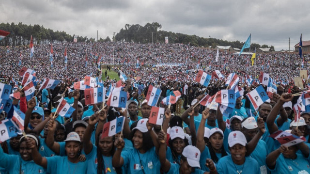 Les partisans du Front patriotique rwandais (FPR) lors d'un meeting de lancement pour soutenir le président rwandais Paul Kagame, à Musanze le 22 juin 2024.