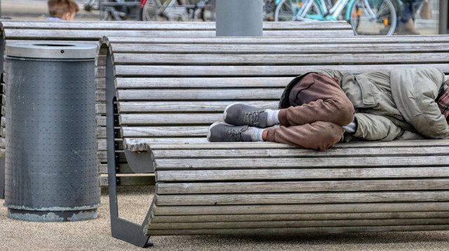 "Peu importe ce que je trouve, je le rends toujours", a confié Hadjer Al-Ali, 33 ans, sans domicile fixe depuis 18 mois.