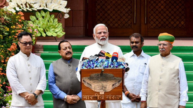 Le Premier ministre indien Narendra Modi s'adresse aux médias avant l'ouverture de la première session parlementaire au Parlement de New Delhi en Inde, le 24 juin 2024.