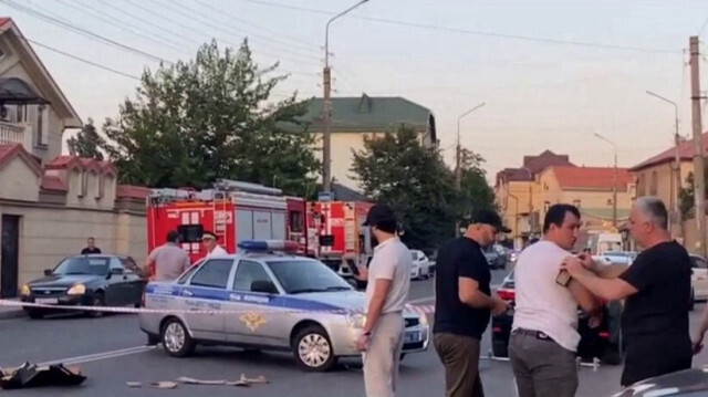 Une zone clôturée par la police à la suite d'attaques meurtrières contre des églises et une synagogue dans la région russe du Daghestan, dans le Caucase du Nord, le 23 juin 2024.