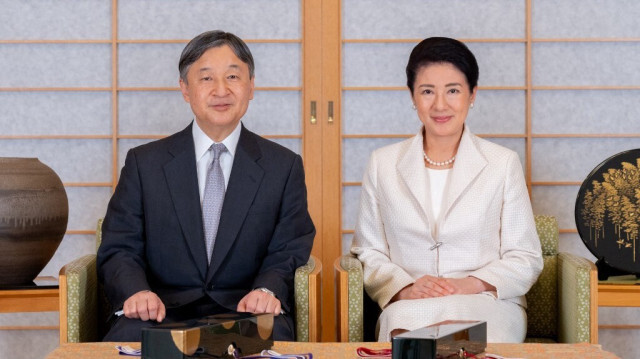L'empereur Naruhito et l'impératrice Masako posant au palais impérial de Tokyo à l'occasion du 64e anniversaire de l'empereur, le 23 février 2024.
