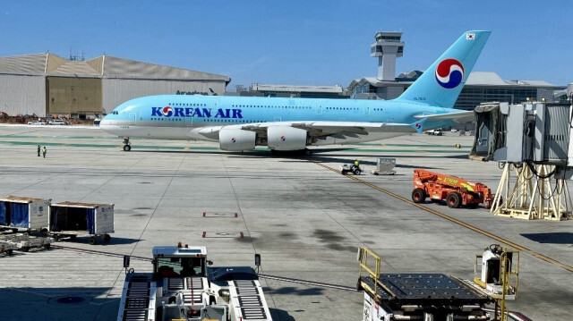 Un avion de Korean Air est vu à l'aéroport de Los Angeles (LAX), à Los Angeles, Californie, le 11 mars 2024.