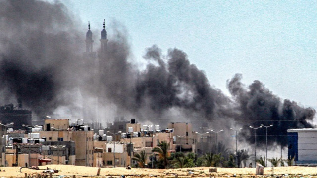 Des panaches de fumée s'élèvent à Rafah dans le sud de la Bande de Gaza