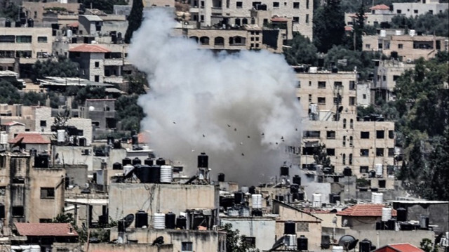 Des volutes de fumée s'élèvent suite à une explosion lors d'une opération militaire à Jénine, en Palestine occupée, le 13 juin 2024.