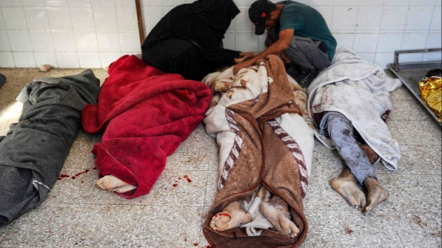 Les corps des Palestiniens tués à la suite d'un bombardement israélien dans le centre de la Bande de Gaza.