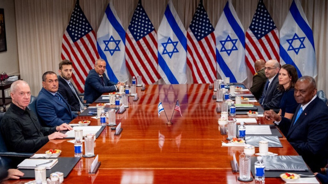 Le ministre israélien de la Défense, Yoav Gallant et le secrétaire américain à la défense, Lloyd Austin lors d'une réunion au Pentagone, à Arlington, en Virginie, le 25 juin 2024. 