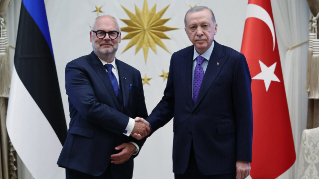 Cumhurbaşkanı Erdoğan, Estonyalı mevkidaşı Alar Karis'i Cumhurbaşkanlığı Külliyesi’nde resmi törenle karşıladı.