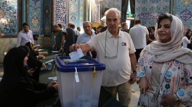 إيران تمدد فترة التصويت للانتخابات الرئاسية للمرة الثالثة