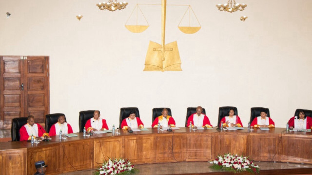 Des membres de la Cour constitutionnelle de Madagascar à Ambohidahy.