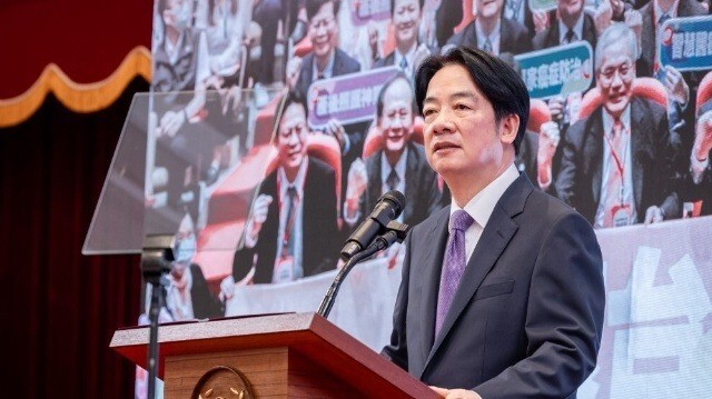 Cette photo prise et diffusée par le bureau présidentiel de Taïwan le 19 juin 2024 montre le président taïwanais Lai Ching-te s'exprimant lors d'une conférence de presse au bureau présidentiel à Taipei.