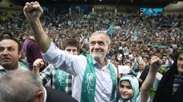 إيران.. المرشح الرئاسي مسعود بزشكيان يتصدر سباق الانتخابات