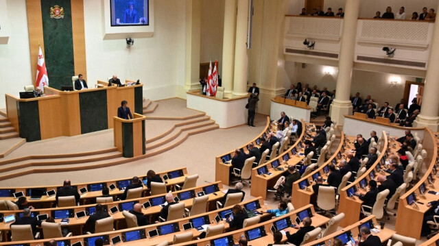En Géorgie, la loi impose de lourdes contraintes administratives aux ONG et médias recevant au moins 20% de leur financement de l'étranger. 
