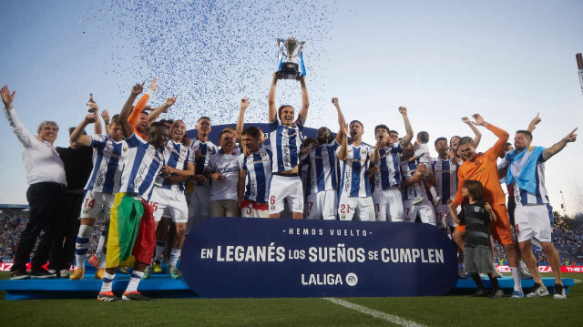 Les joueurs de Leganes célèbrent leur titre de champion de Liga 2 ainsi que le retour de leur équipe en Liga, la première division espagnole, le 2 juin 2024.