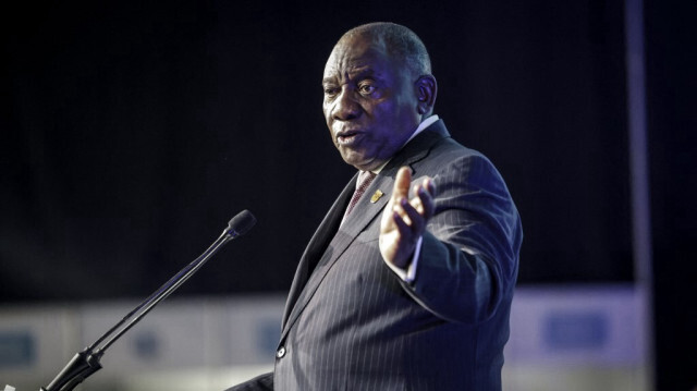 Le président sud-africain et président du Congrès national africain (ANC) Cyril Ramaphosa s'exprime après l'annonce officielle des résultats des élections générales sud-africaines dans le centre national des résultats de la Commission électorale indépendante (IEC) au Gallagher Convention Centre à Midrand, le 2 juin 2024. 