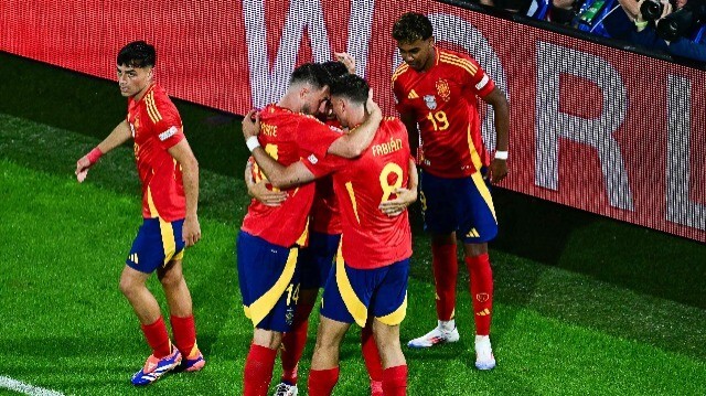 İspanya dört golle kazandı.