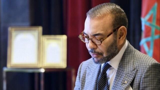 Le roi du Maroc Mohammed VI présidant une séance de travail consacrée au programme de reconstruction et de mise à niveau générale des régions touchées par le séisme d'Al Haouz, le 20 septembre au Palais Royal dans la capitale Rabat, le 20 septembre 2023.