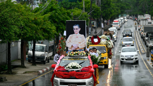 Des centaines de personnes se sont rassemblées mercredi 05 juin 2024 pour rendre hommage à un ancien général du Myanmar Aung San Suu Kyi.