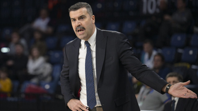 Erdem Can, son olarak Anadolu Efes'i çalıştırmıştı.