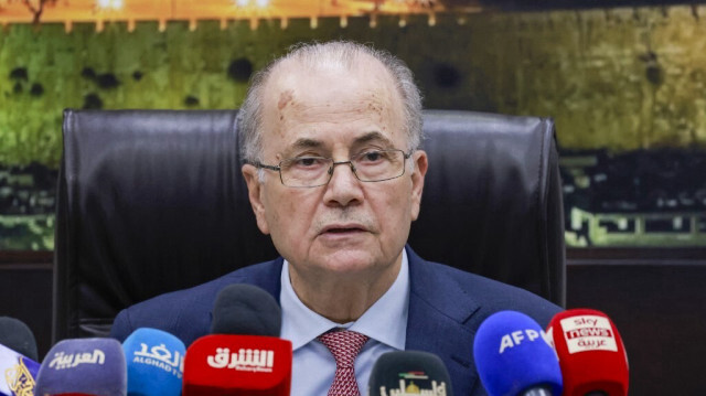 Le nouveau Premier ministre de l'Autorité palestinienne, Mohammed Mustafa, préside une réunion du cabinet à Ramallah, en Cisjordanie occupée, le 2 avril 2024. 