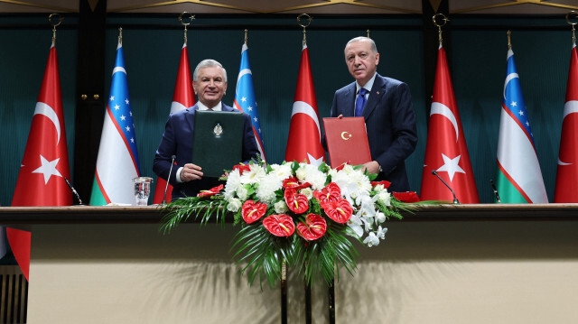 Cumhurbaşkanı Recep Tayyip Erdoğan, Türkiye'ye resmi ziyarette bulunan Özbekistan Cumhurbaşkanı Şevket Mirziyoyev ile ortak basın toplantısı düzenledi.