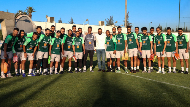 بنزيمة في تدريبات منتخب الجزائر قبل مواجهة غينيا بتصفيات مونديال 2026