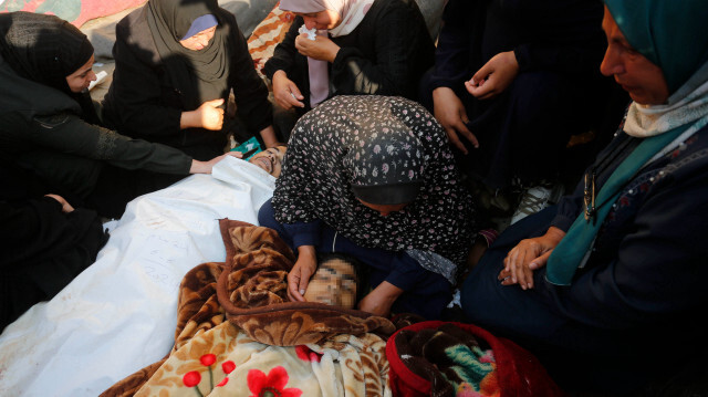 İsrail Nusayrat Mülteci Kampı'nda UNRWA okuluna saldırı düzenledi