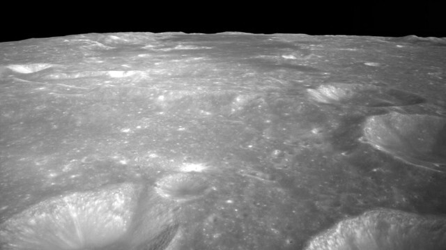 Une vue générale des cratères à la surface de la Lune capturés par la sonde lunaire chinoise Chang'e-6.