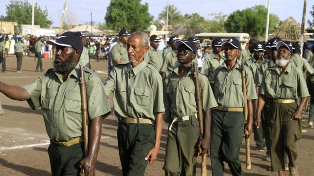 Des combattants fidèles au chef de l'armée soudanaise Abdel Fattah al-Burhan assistent à une cérémonie de remise de diplômes dans l'État de Gedaref, dans le sud-est du pays, le 27 mai 2024.