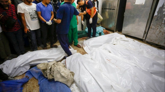 Les corps des Palestiniens tués lors d'une frappe aérienne israélienne dans le centre de la bande de Gaza, le 07 juin 2024.