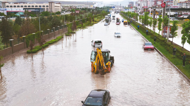 Ankara yağış sonrası sular altında kaldı.